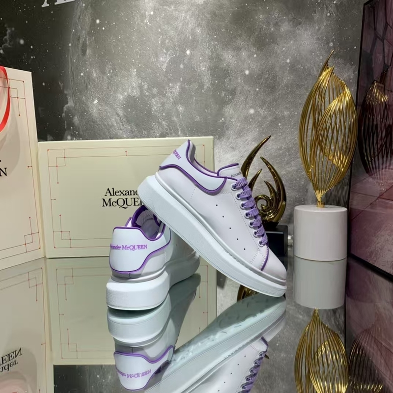 Latest company case about How versatile and comfortable are Alexander McQUEEN shoes?