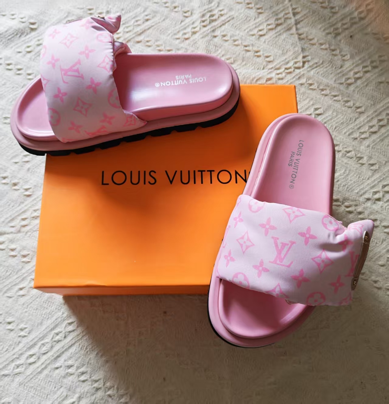 Latest company case about What is the main difference between Hermès and LV?