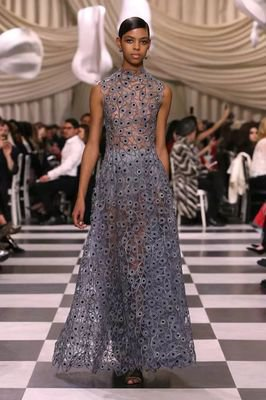 Latest company case about Dior's new director's debut haute couture show, the Flower Sea Rare Treasure House ignites the fashion circle