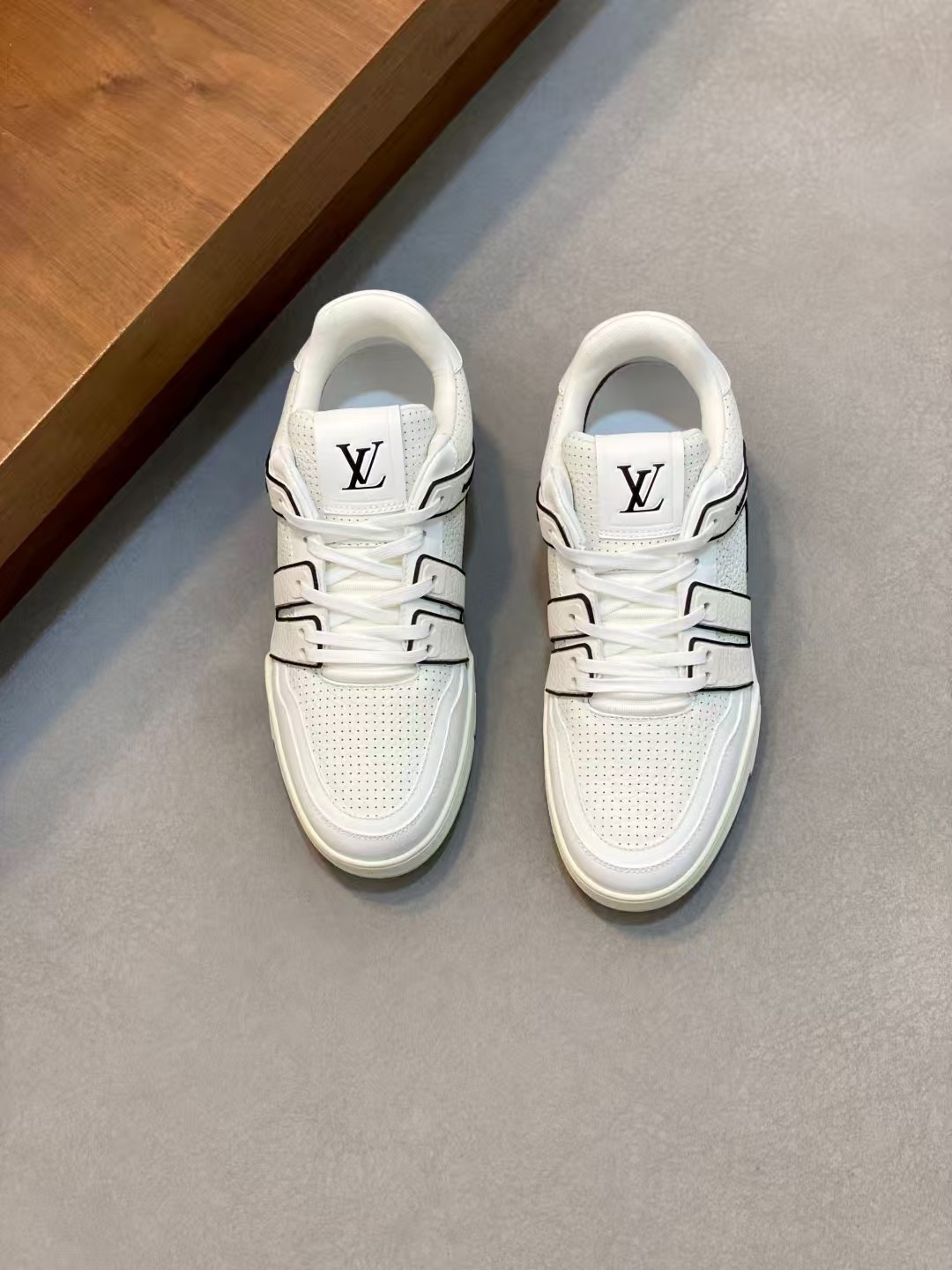Latest company case about The LVMH family has increased its shareholding, with control exceeding 50%, consolidating its position as the industry