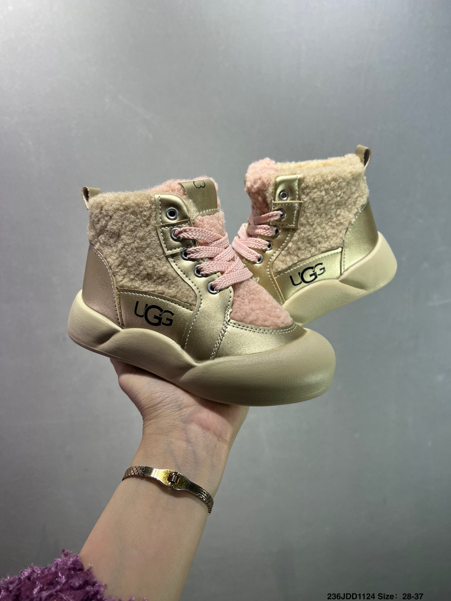Latest company case about Balenciaga Triple S 2026, the pinnacle of thick-soled sneakers