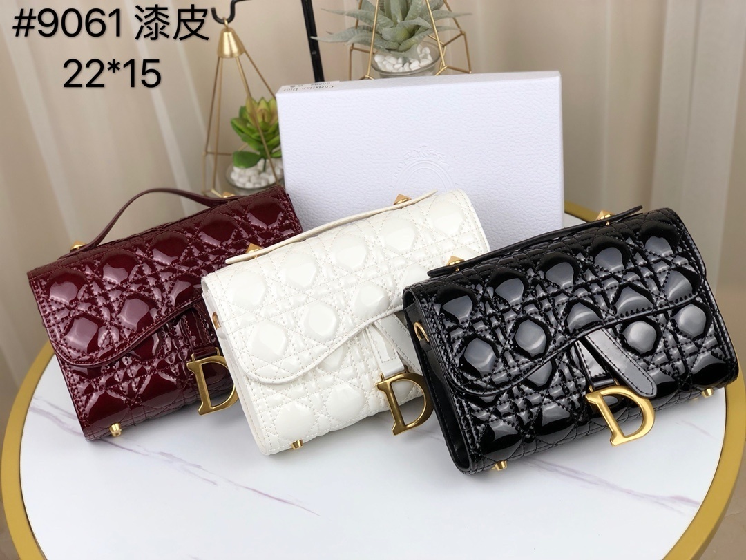 Latest company case about Chanel 2026 Croc Embossed Leather Loafers | 2026 Commuter Top-Tier Slip-On Model