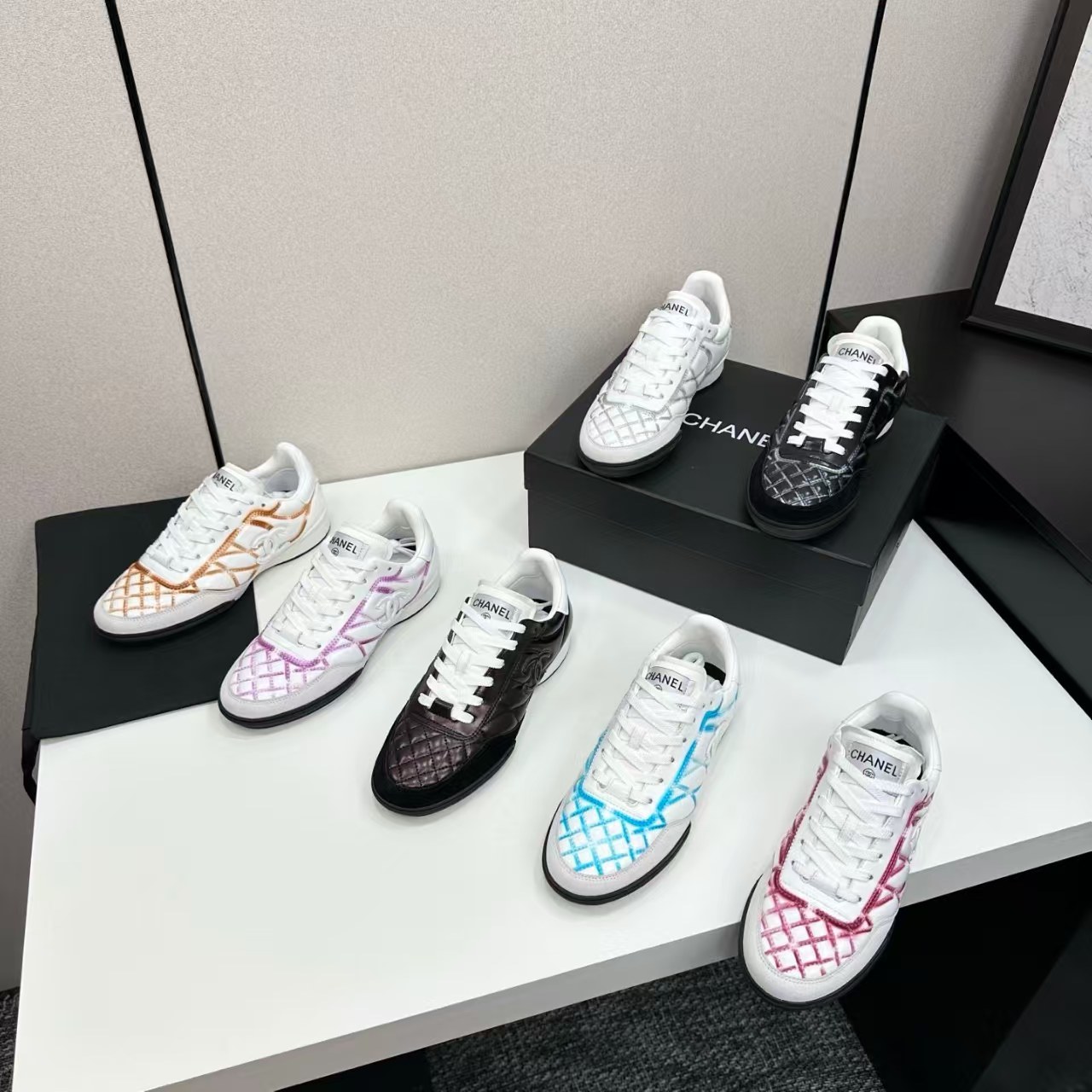 Latest company news about What are the four major trends in luxury shoe styles?