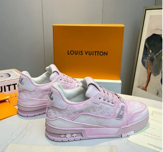 Latest company news about Which brand, Balenciaga or Givenchy, has a higher level?