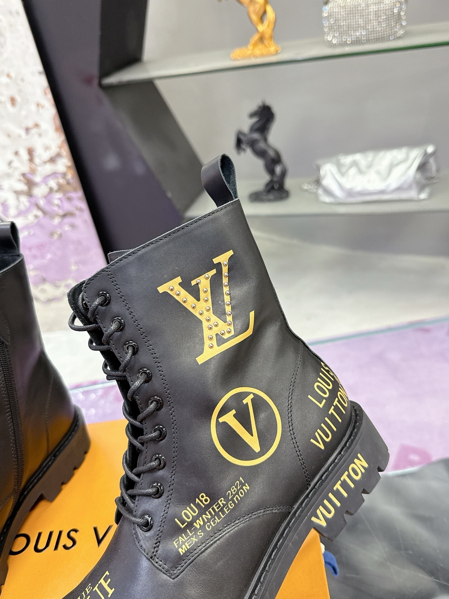 Latest company news about Which is more luxurious, Louis Vuitton or Hermès?