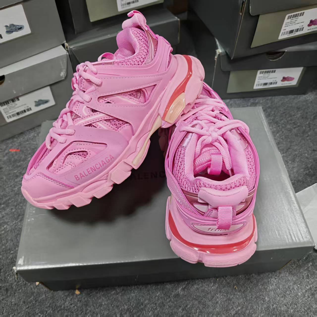 Neueste Unternehmensnachrichten über 2026 Die beliebtesten Luxustaschen und -schuhe, die Sie kaufen müssen