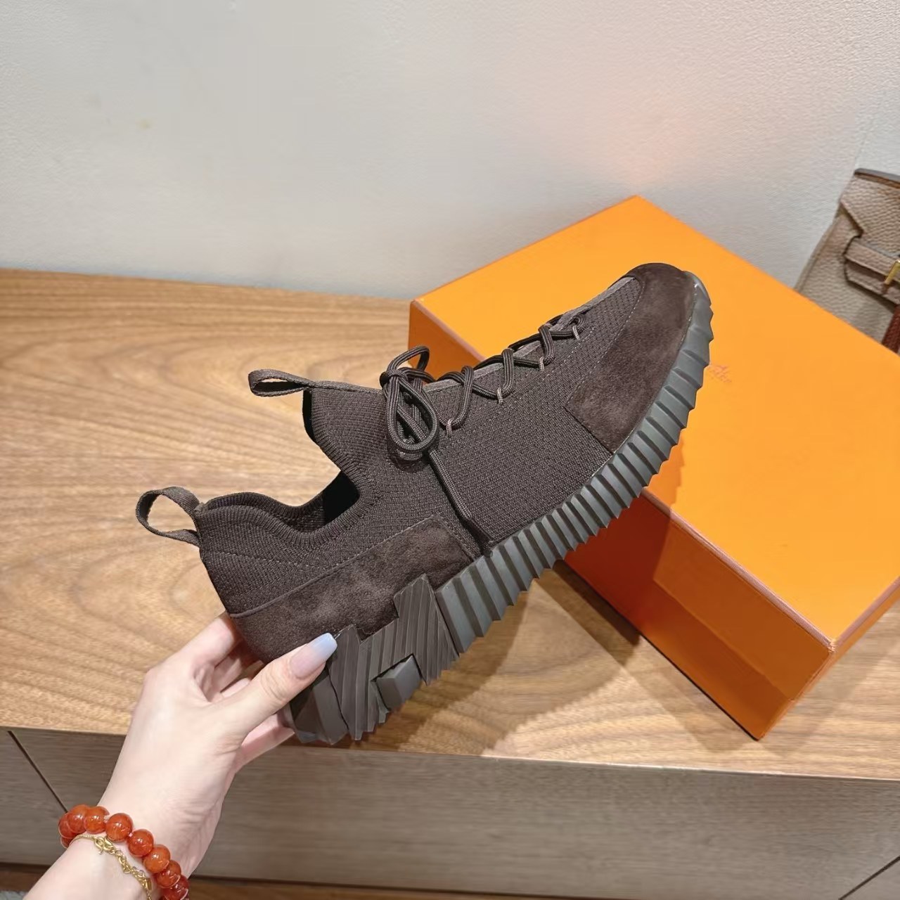 Neueste Unternehmensnachrichten über Louis Vuitton 2026 Neue Taschen und Luxus-Sneakers
