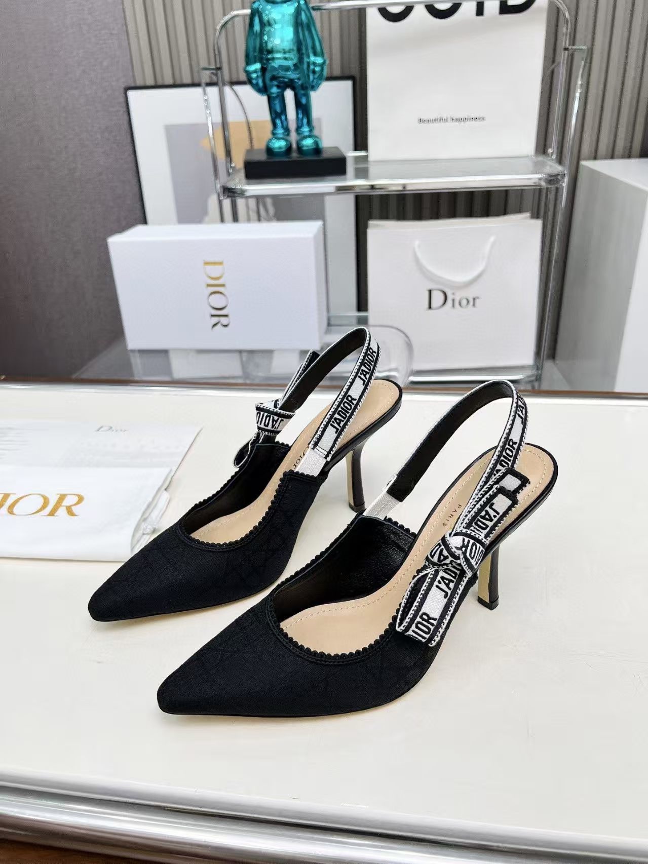 Latest company news about YSL Lefu Shoes: Retro Academic Style, Preferred for Young High Luxury Consumers in 2026