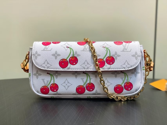 White Cowhide LV Crossbody Bag 12x4.5x23.5cm Chain Crossbody Bag