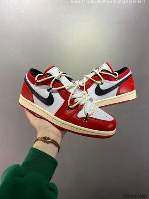 Korean-style Lace-up Flat Heel Water-resistant Sneakers for Sports and Casual Wear