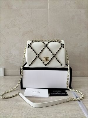 Chanel Chain Shoulder Bag in Premium Cowhide Leather with Compact Square Silhouette and Metal Chain Strap