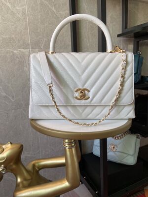 High-End Chanel Diamond Pattern Crossbody Bag with Soft Square Shape and Water-Resistant Coating
